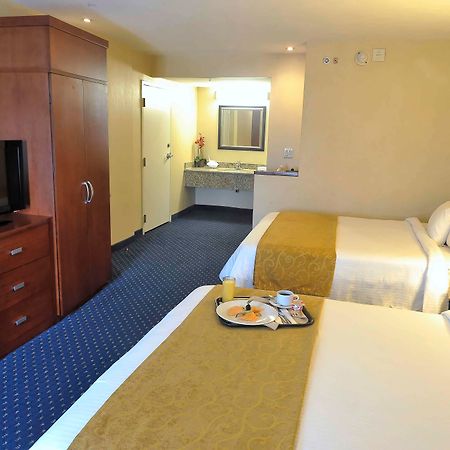 Готель Courtyard Monterrey San Jeronimo Номер фото