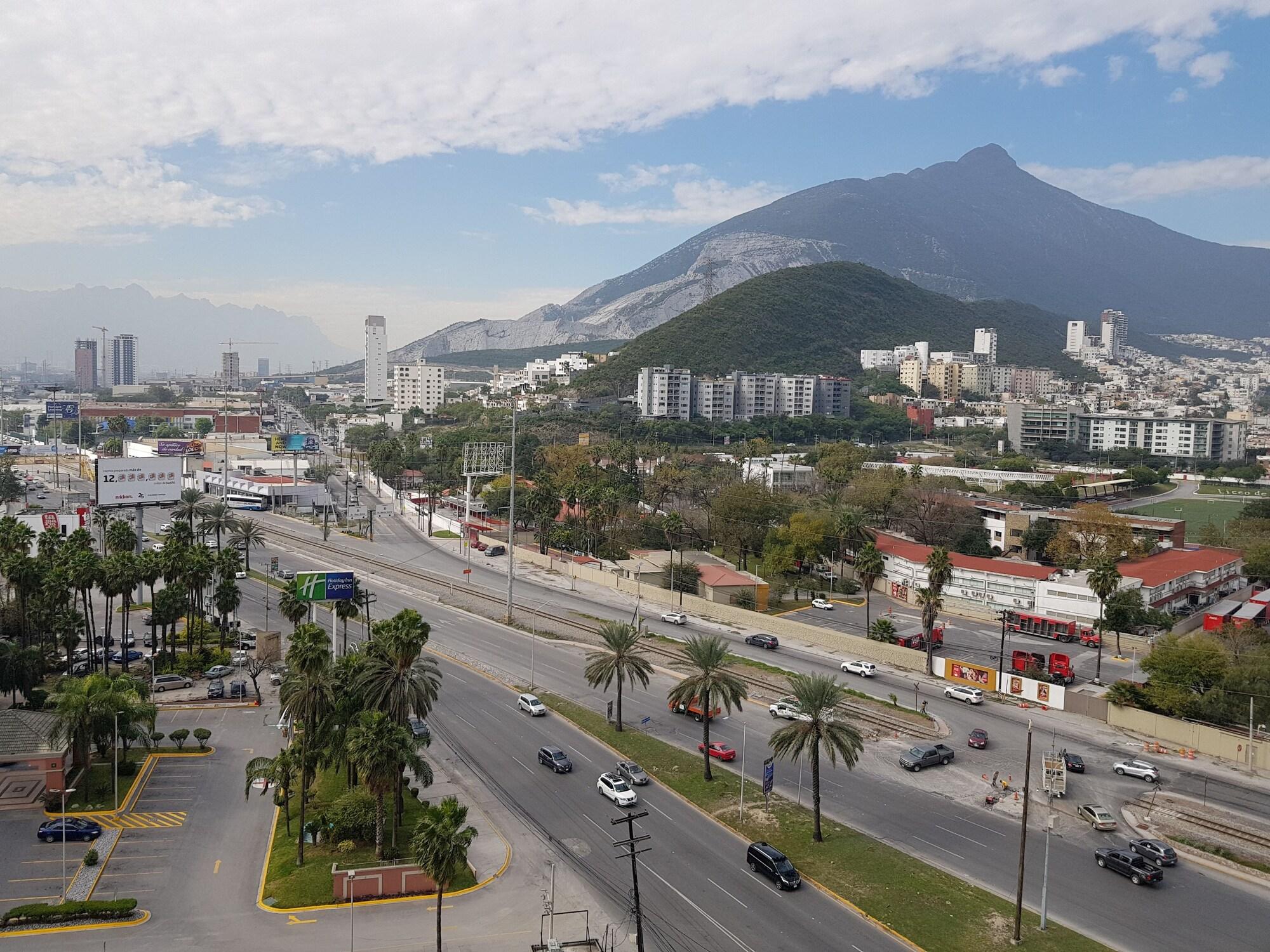 Готель Courtyard Monterrey San Jeronimo Екстер'єр фото