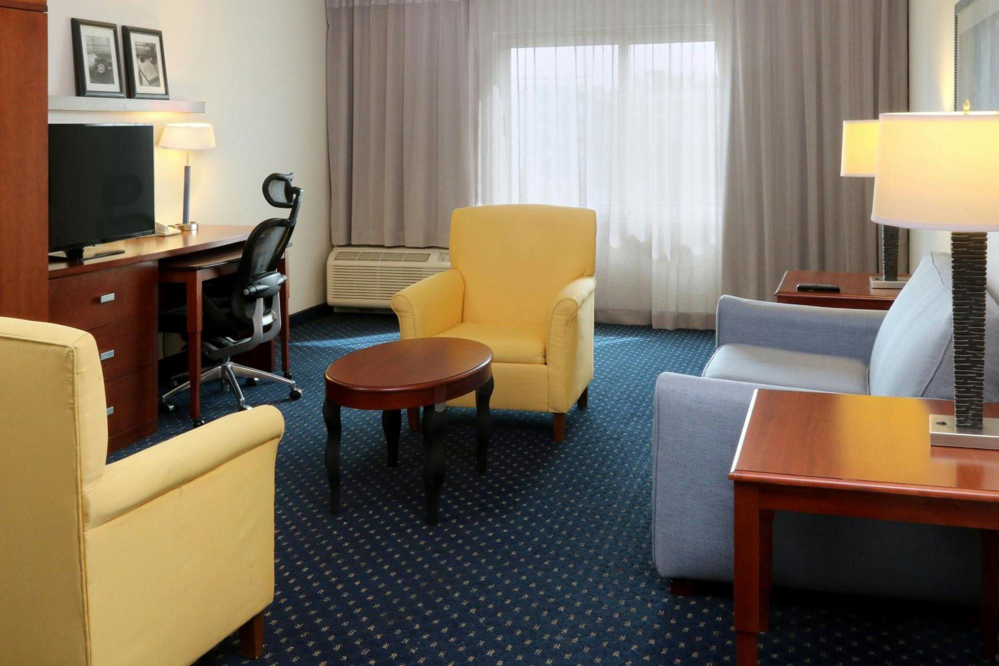 Готель Courtyard Monterrey San Jeronimo Екстер'єр фото